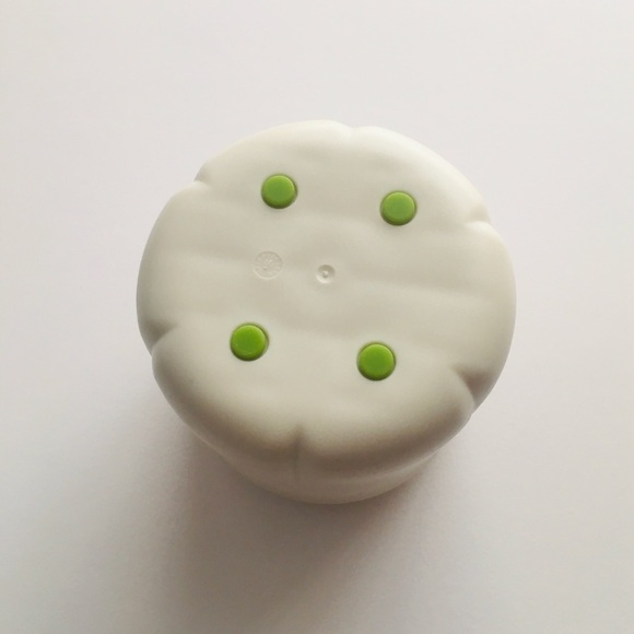 LP Chef'n Twist & Peel Garlic Peeler | Peels Multiple Cloves at One Time - Picture 5 of 7